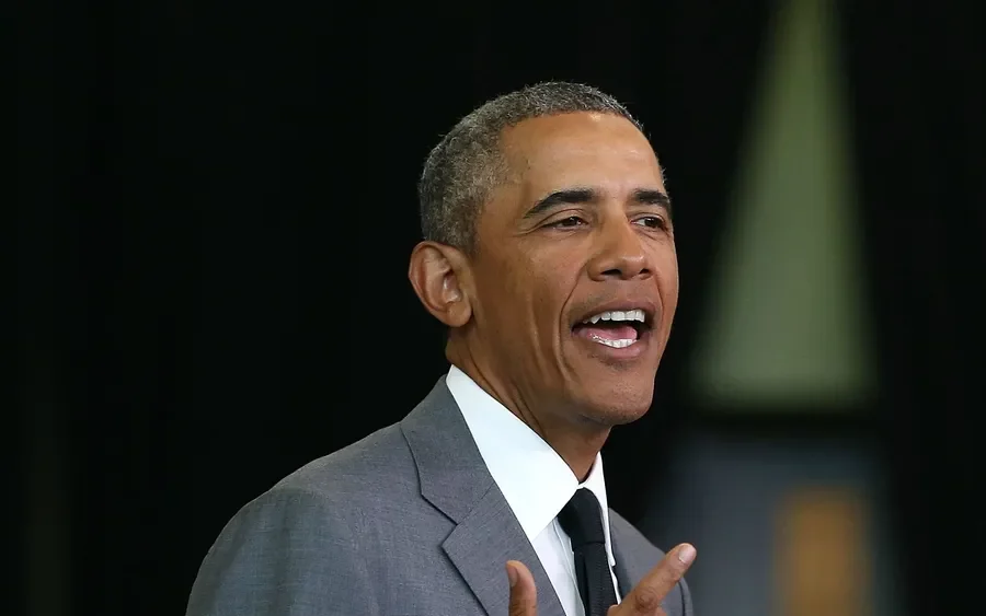 A headshot of ex president Barack Obama.